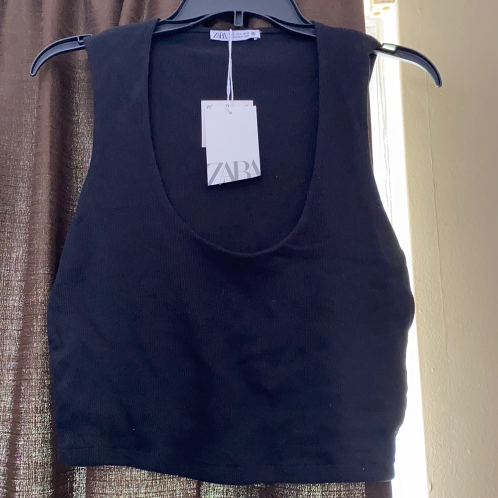 Zara basic top, stretch Can fit for L too